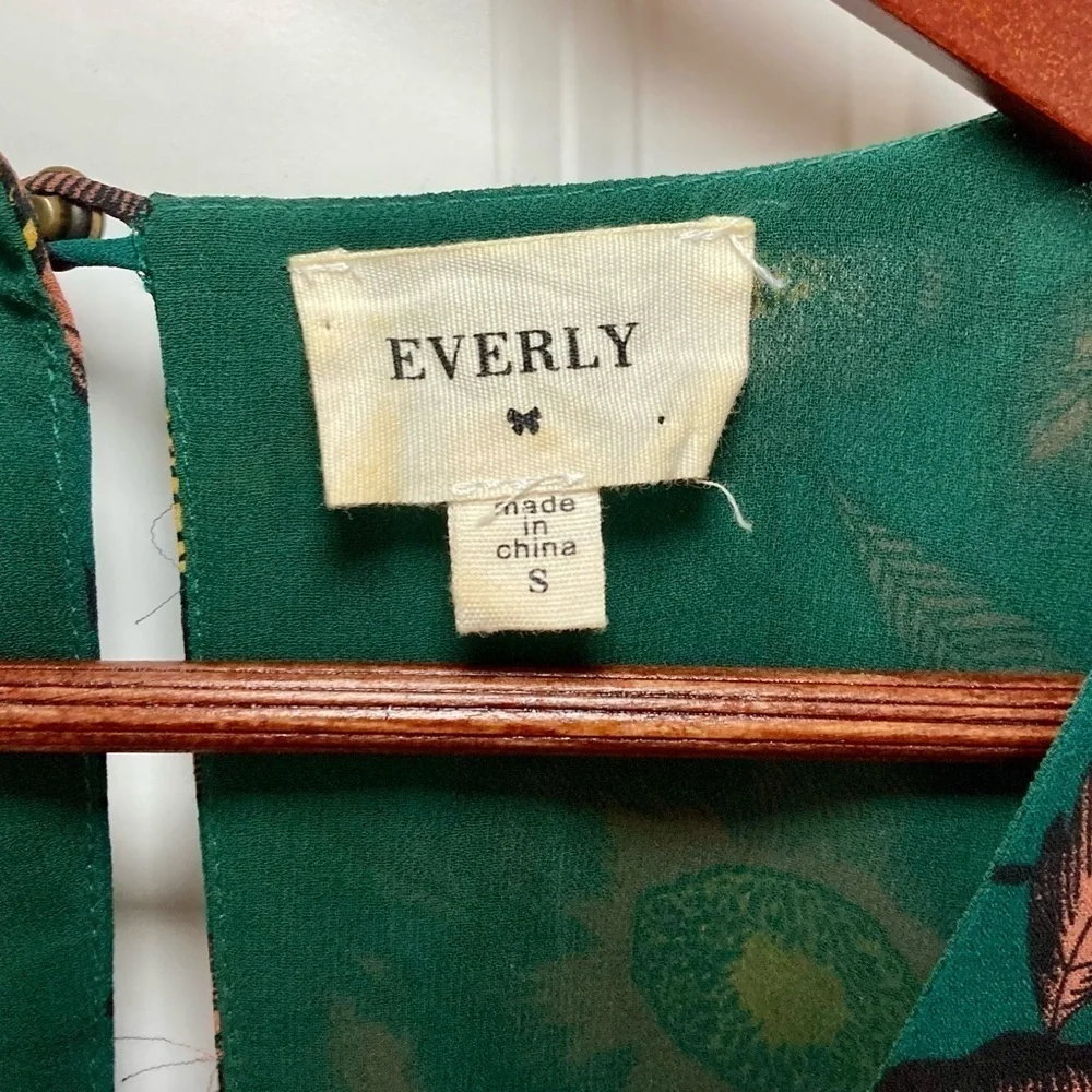 Everly cold shoulder green and black flora dress - size S - Picture 5 of 6